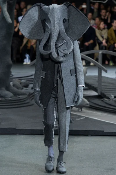 Look 16